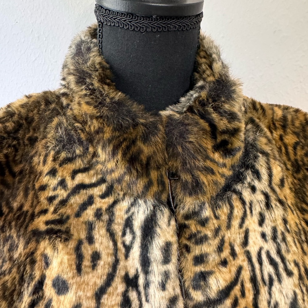 Cejon Faux Fur Leopard Vest - Picture 2 of 13